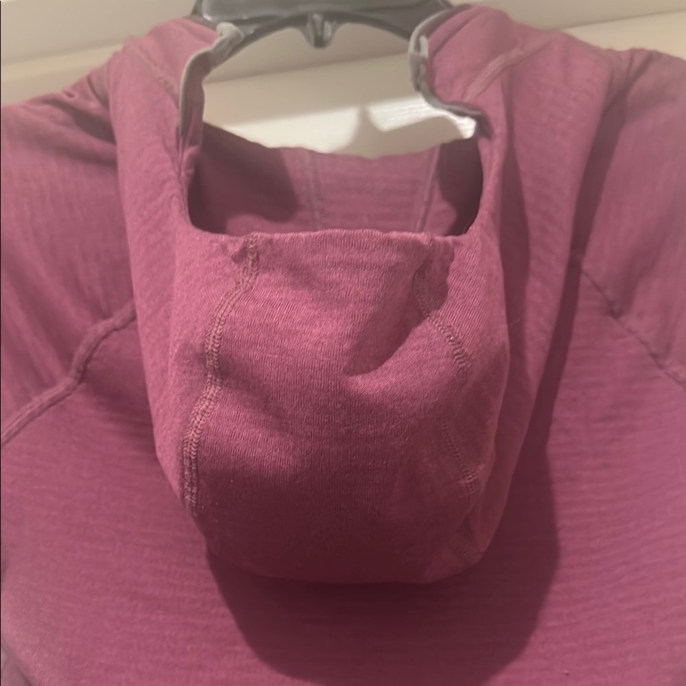 Patagonia Women's purple Pullover Top with hood - Picture 8 of 8